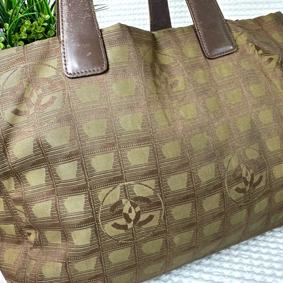 💚CHANEL Travel Line Tote - Picture 4 of 16